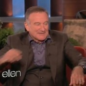 Siri en anglais avec un accent français, par Robin Williams
