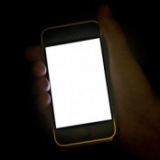 Insolite : un promeneur sauvé par la torche de son iPhone
