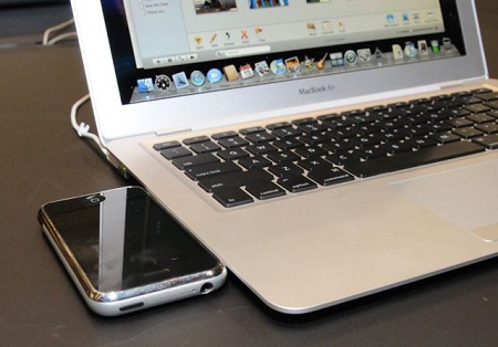 macbookair_iphone