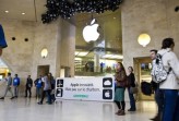 greenpeace_applestore-Louvre_2