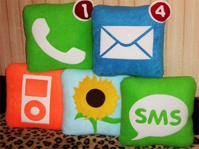 500x_iphone_icon_pillows.jpg